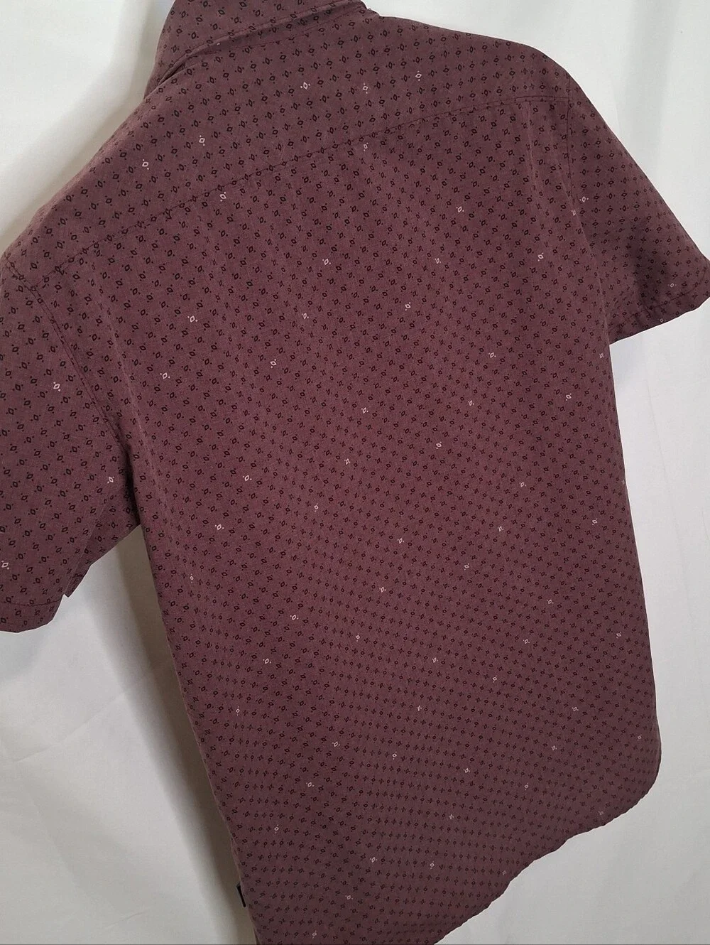 The North Face Men's Short-Sleeve Button-Down Shirt in Burgundy Microprint